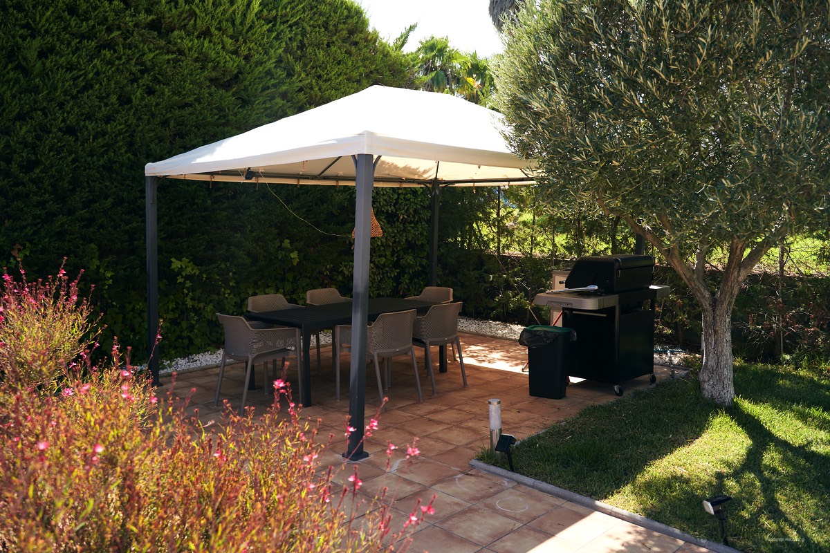 The cosy barbecue area for relaxing.