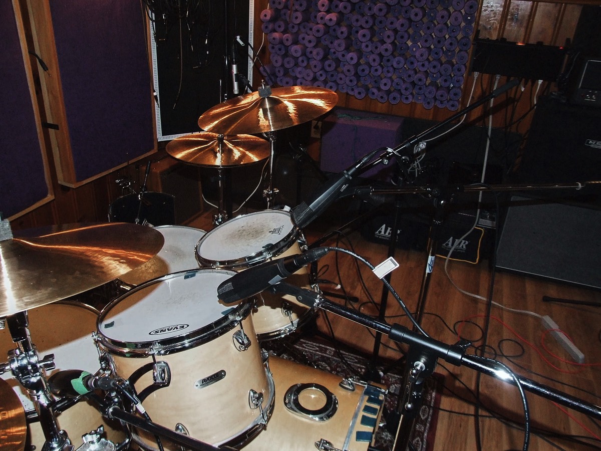 Microphone placement for drums