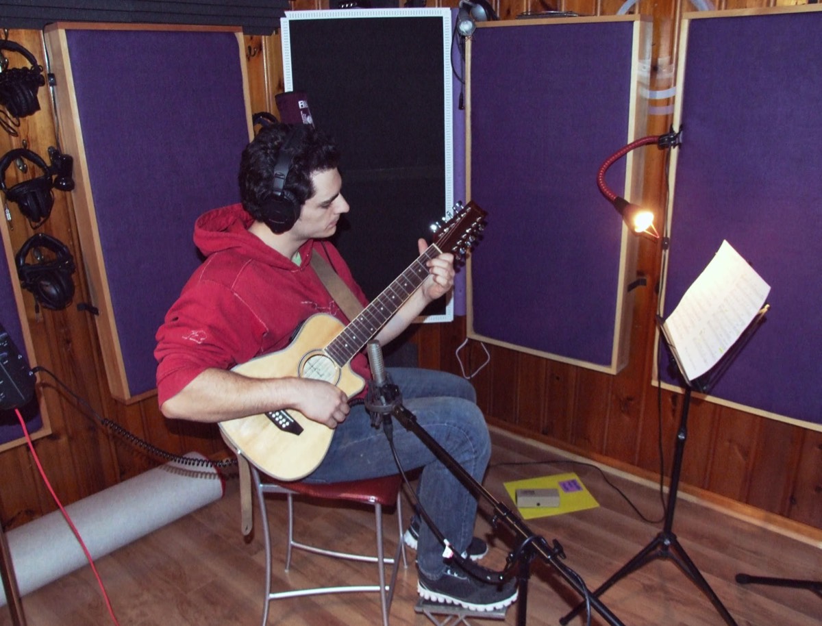 Small guitar player recording